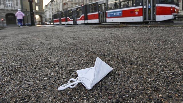 Die tschechische Hauptstadt Prag ist wegen des erneuten Lockdowns wie leergefegt. Die tschechische Hauptstadt Prag ist wegen des erneuten Lockdowns wie leergefegt.
