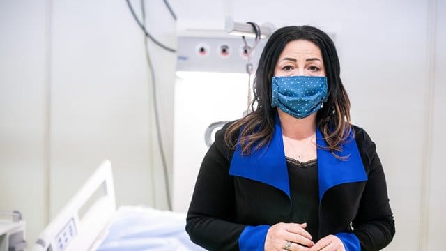 Dilek Kalayci besucht ein Corona-Behandlungszentrum Dilek Kalayci besucht ein Corona-Behandlungszentrum