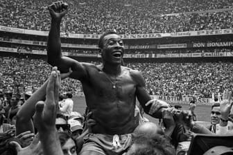 Pelé nach dem gewonnenen WM-Finale 1970 im Aztekenstadion von Mexiko City: Die Legende führte Brasilien zu drei WM-Titeln.
