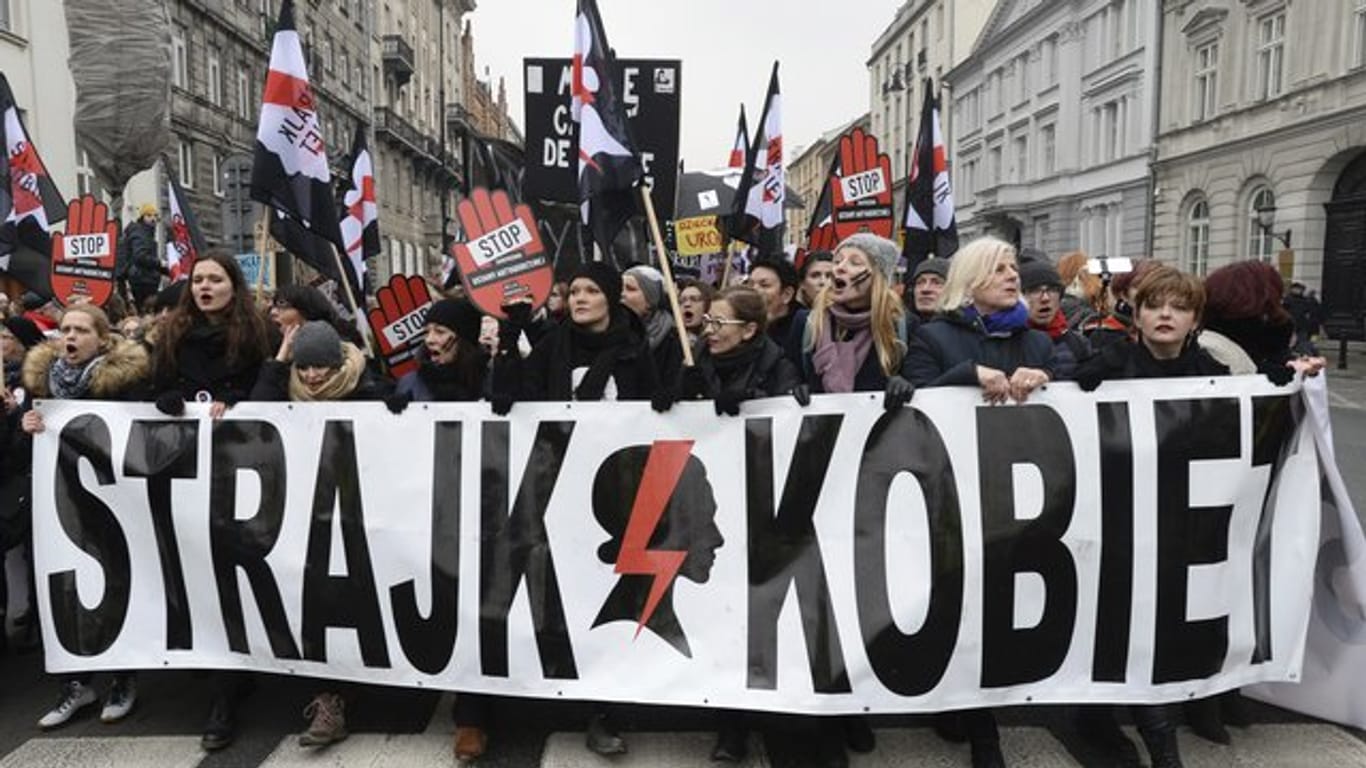 Schon 2018 wurde in Polen das Abtreibungsgesetz verschärft - damals gab es große Protestaktionen.