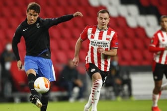 Musste sich mit PSV dem FC Granada geschlagen geben: Mario Götze (r).