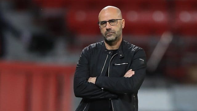 Hatte allen Grund zur Freude, reagierte aber auf eine Frage gereizt: Leverkusen-Trainer Peter Bosz. Hatte allen Grund zur Freude, reagierte aber auf eine Frage gereizt: Leverkusen-Trainer Peter Bosz.