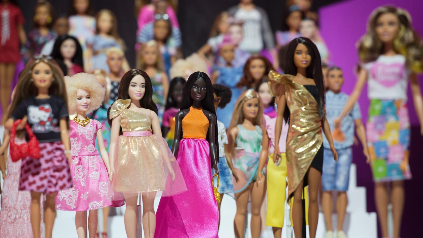 Barbie-Puppen des Herstellers Mattel: Barbie ist heute nicht mehr ausnahmslos blond und weiß. Hersteller Mattel setzt inzwischen auf mehr Diversität.
