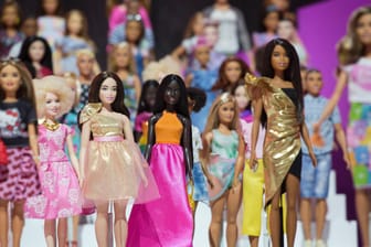 Barbie-Puppen des Herstellers Mattel: Barbie ist heute nicht mehr ausnahmslos blond und weiß. Hersteller Mattel setzt inzwischen auf mehr Diversität.