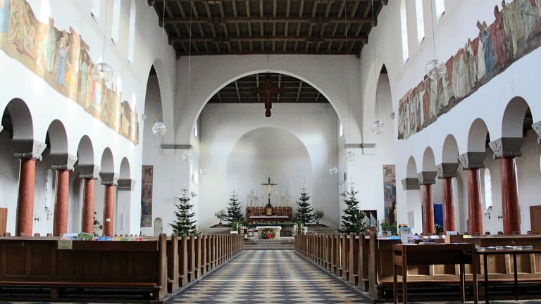 Die leere katholische Kirche St .Gabriel in München: Das Bistum München und Freising kämpft mit Einbußen durch die Corona-Krise.