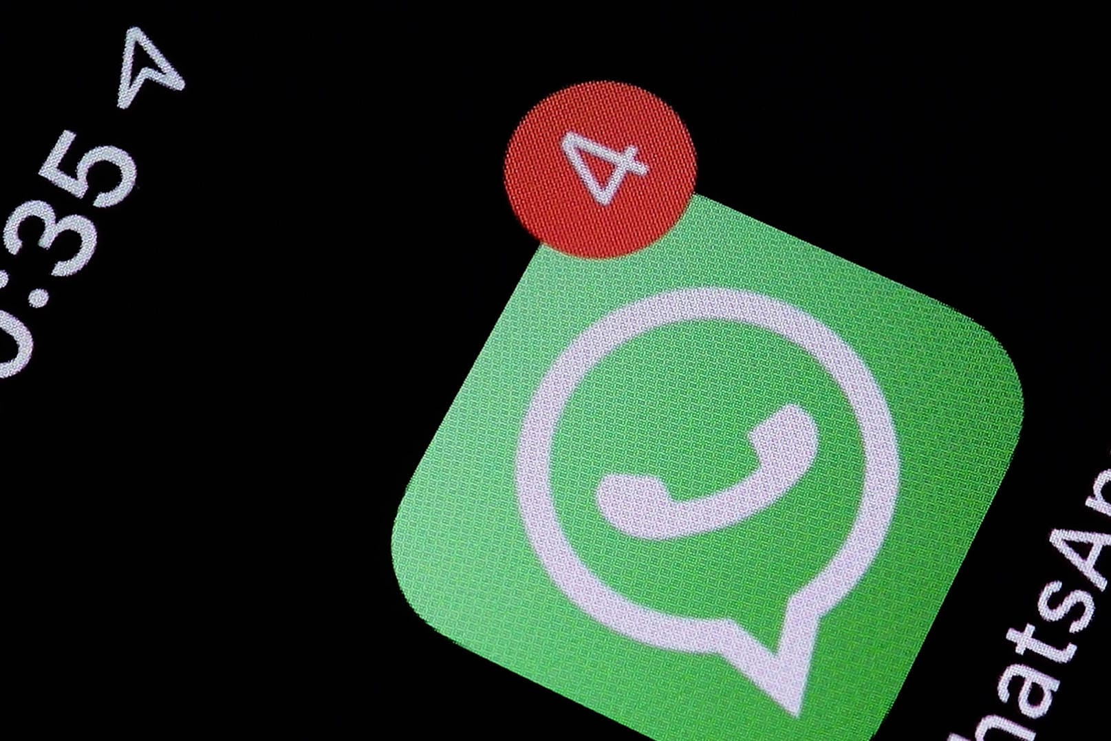 Neue Benachrichtigungen auf WhatsApp: Wer sich an zu vielen Meldungen stört, kann Gruppenchats nun dauerhaft stummschalten.