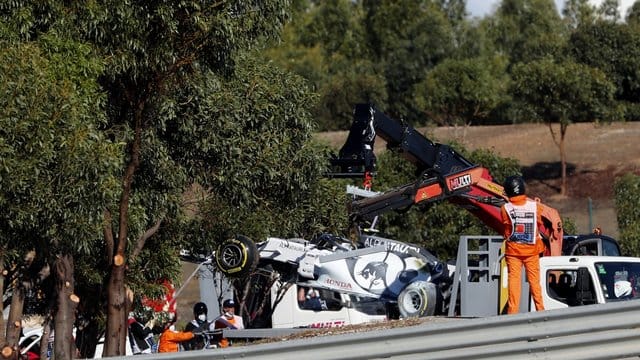 Pierre Gasly kam mit seinem AlphaTauri in Portugal von der Strecke ab. Pierre Gasly kam mit seinem AlphaTauri in Portugal von der Strecke ab.