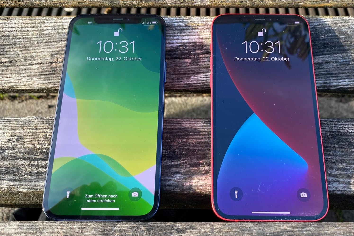 iPhone 12 Pro und iPhone 12: Die 6,1-Zoll-OLED-Displays der beiden Geräte sind mit bloßem Auge nicht voneinander zu unterscheiden.