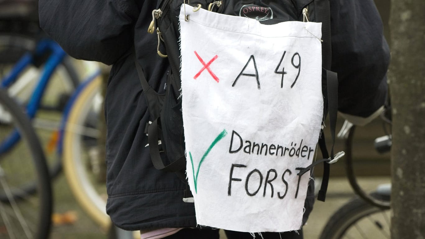 Nein zur A49, Ja zum Dannenröder Forst: Dafür demonstriert Fridays for Future in Bonn.