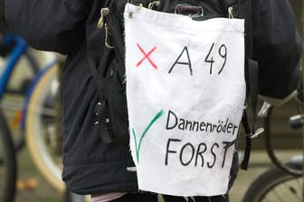 Nein zur A49, Ja zum Dannenröder Forst: Dafür demonstriert Fridays for Future in Bonn.