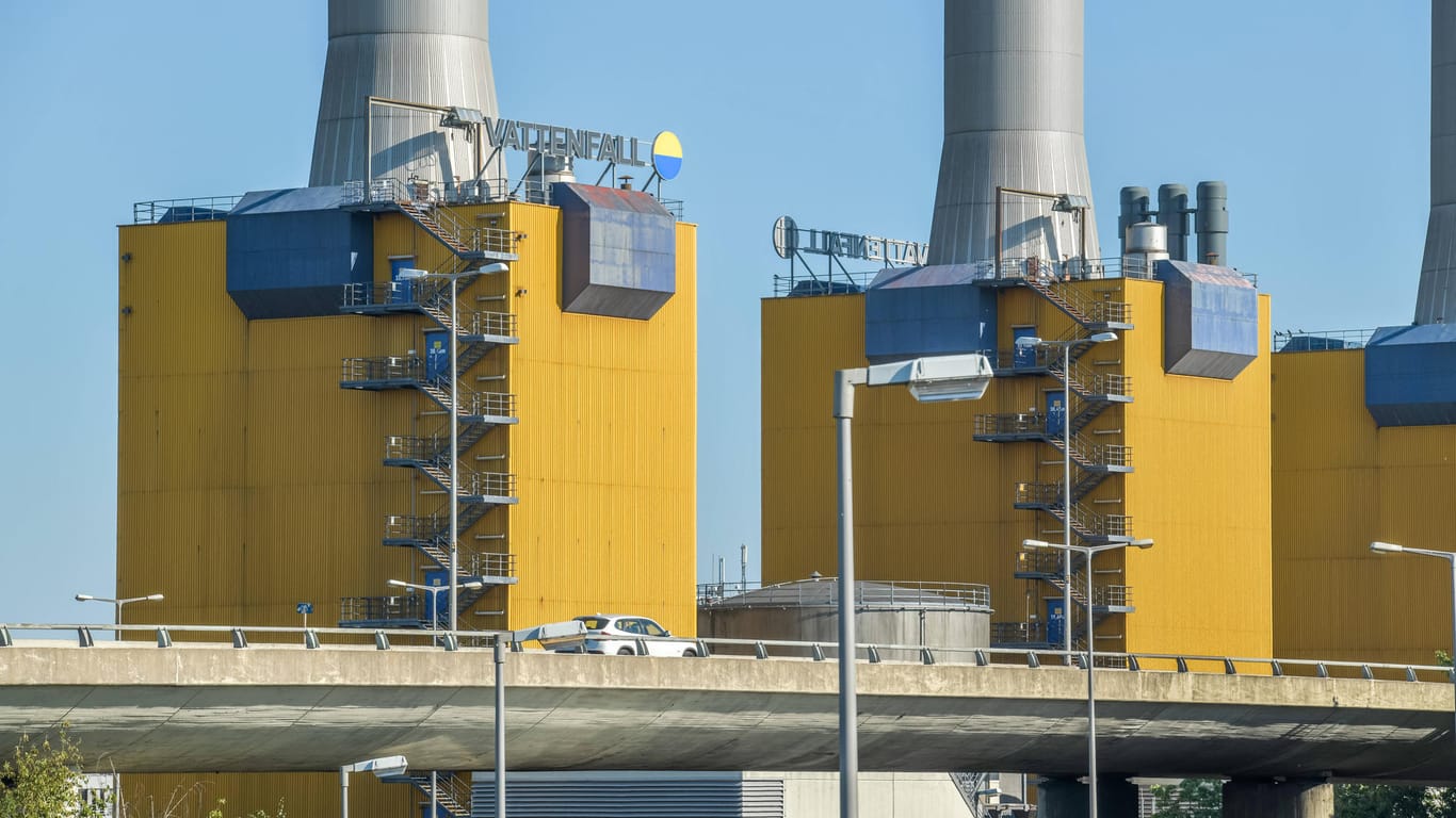 Das Vattenfall Heizkraftwerk in Berlin-Wilmersdorf: Der Energiekonzern will das gesamte Berliner Stromnetz an den Senat verkaufen.