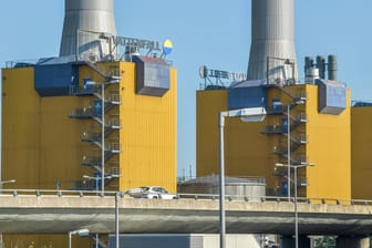Das Vattenfall Heizkraftwerk in Berlin-Wilmersdorf: Der Energiekonzern will das gesamte Berliner Stromnetz an den Senat verkaufen.