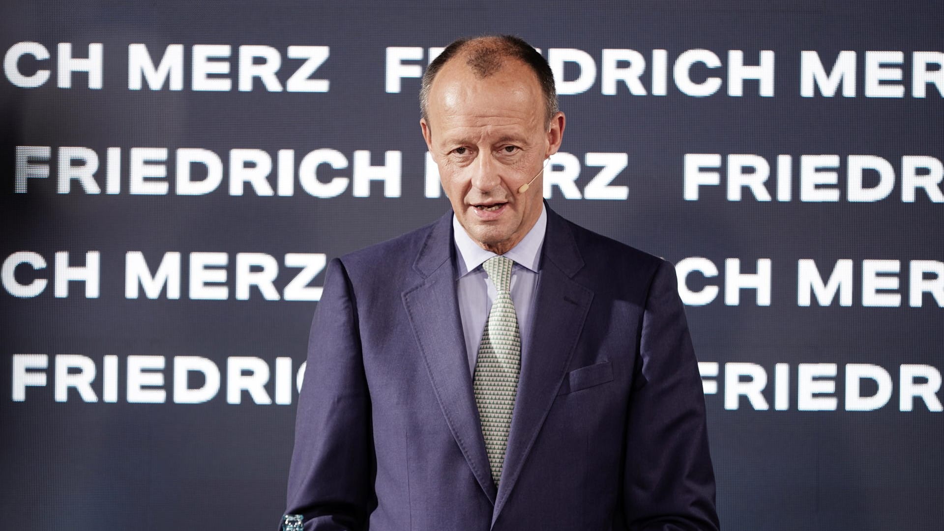 Friedrich Merz: Der ehemalige Fraktionsvorsitzende der Union möchte, dass der CDU-Parteitag trotz Corona stattfindet. Friedrich Merz: Der ehemalige Fraktionsvorsitzende der Union möchte, dass der CDU-Parteitag trotz Corona stattfindet.
