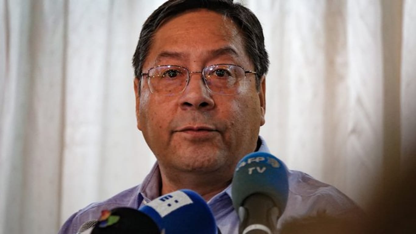 Morales-Kandidat Luis Arce gewinnt laut der offiziellen Stimmauszählung die Präsidentenwahl in Bolivien. Morales-Kandidat Luis Arce gewinnt laut der offiziellen Stimmauszählung die Präsidentenwahl in Bolivien.