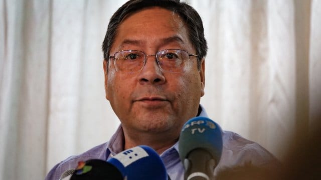 Morales-Kandidat Luis Arce gewinnt laut der offiziellen Stimmauszählung die Präsidentenwahl in Bolivien. Morales-Kandidat Luis Arce gewinnt laut der offiziellen Stimmauszählung die Präsidentenwahl in Bolivien.