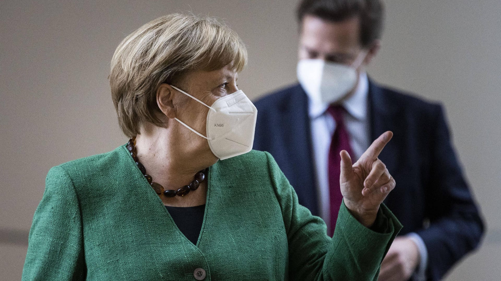 Angela Merkel: "Die Ansagen von uns sind nicht hart genug, um das Unheil von uns abzuwenden." Angela Merkel: "Die Ansagen von uns sind nicht hart genug, um das Unheil von uns abzuwenden."