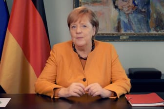 Keine neuen Worte: Kanzlerin Angela Merkel überrascht in ihrem neuen Video-Podcast.
