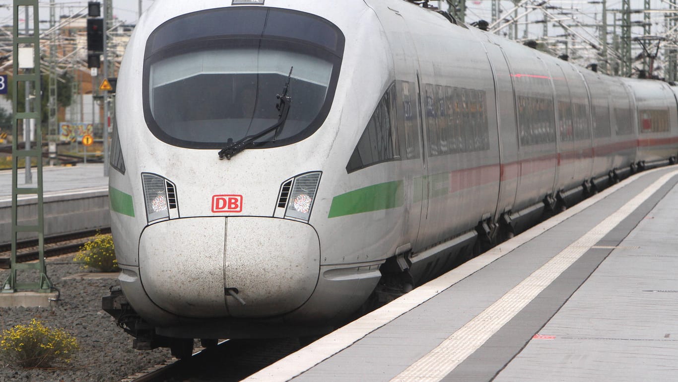 Deutsche Bahn: Der Konzern ist hoch verschuldet. Dennoch bekommen Ex-Vorstände immense Pensionen.