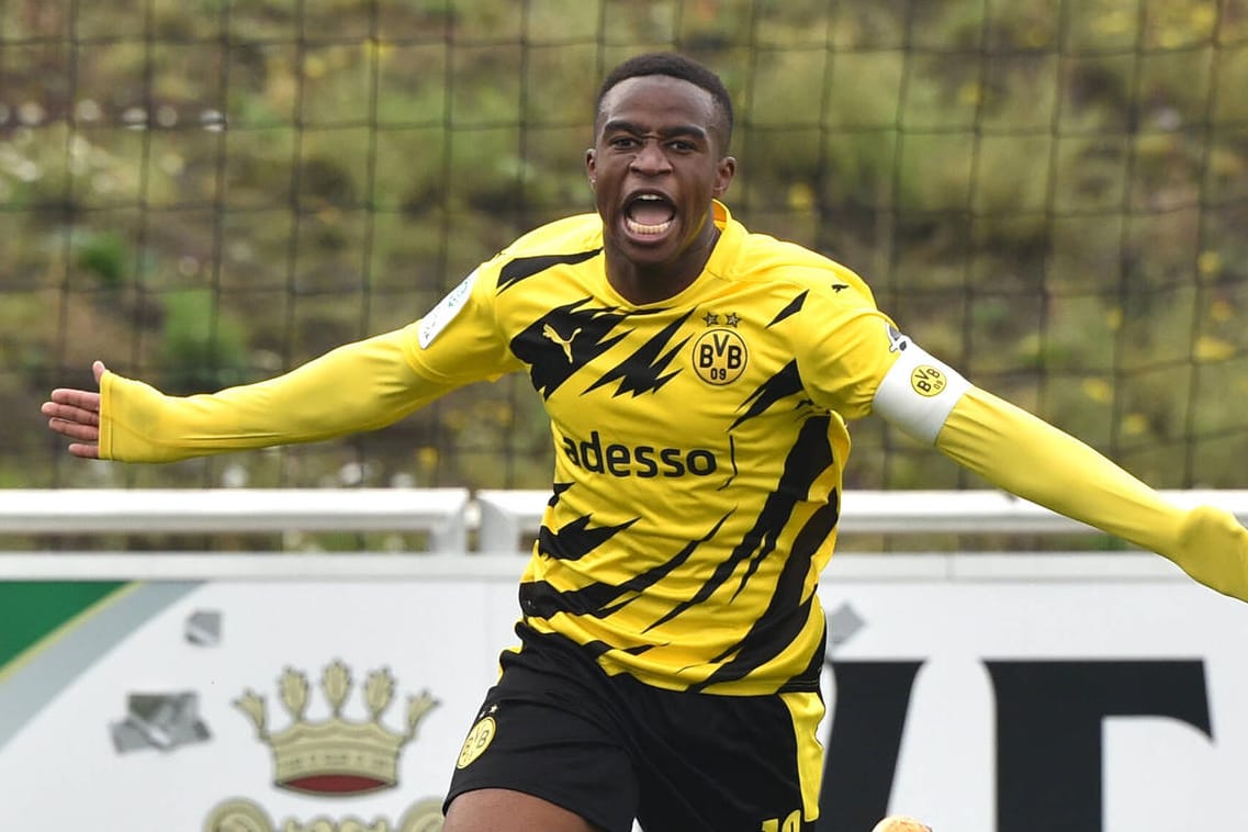 Youssoufa Moukoko: Der 15-Jährige durfte auch gegen Essen so ausgiebig wie gegen Erzrivalen Schalke 04.