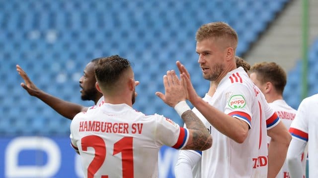 Der Hamburger SV führt weiter die Tabelle der 2.