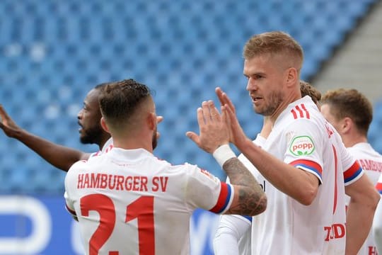 Der Hamburger SV führt weiter die Tabelle der 2.