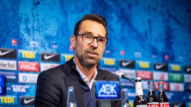 Michael Preetz, Geschäftsführer Bereiche Sport, Kommunikation/Medien von Hertha BSC, spricht auf dem Podium. Michael Preetz, Geschäftsführer Bereiche Sport, Kommunikation/Medien von Hertha BSC, spricht auf dem Podium.