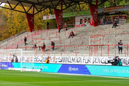 Trotz des Verbots von Fangesängen und Sprechchören ist es keineswegs still geblieben.
