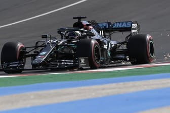 Lewis Hamilton vom Team Mercedes hat sich bei der Qualifikation für den Großen Preis von Portugal die Pole Position gesichert.