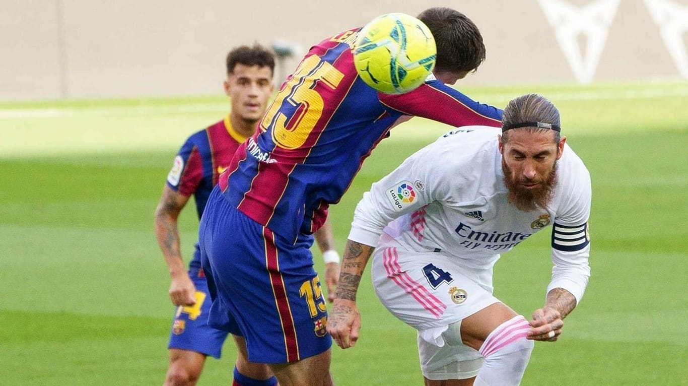 Intensive Partie: Sergio Ramos (r.) gelang mit Real Madrid ein Sieg bei Erzrivale FC Barcelona.