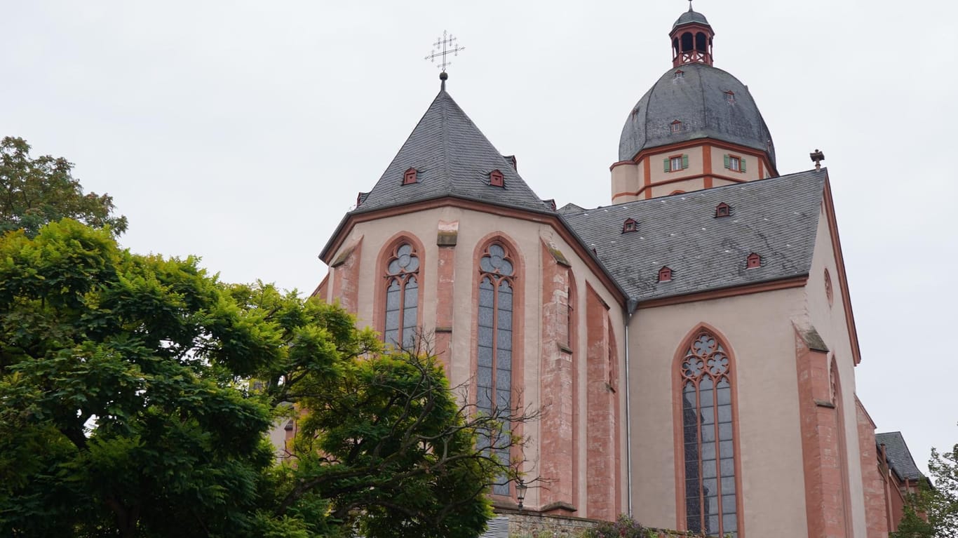 Die Stephanskirche in Mainz: Ihre berühmten Fenster hat sie vom Glaskünstler Chagall bekommen.