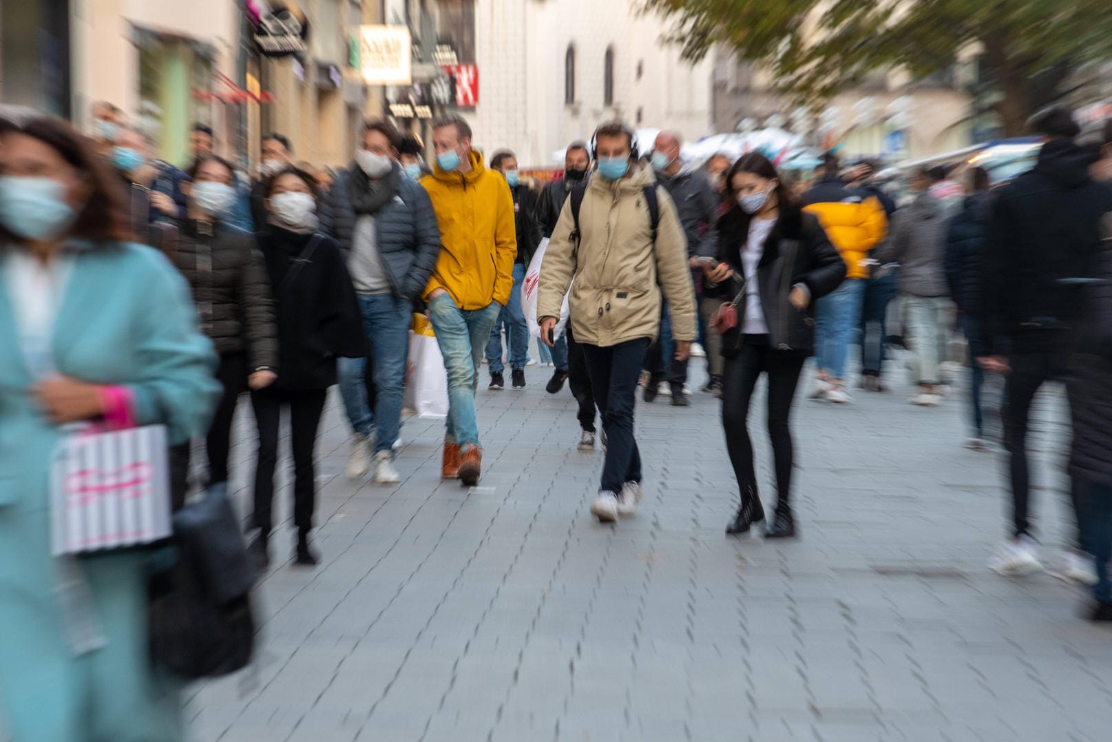 München: Die Zahl der Neuinfektionen mit dem Coronavirus ist auch an diesem Wochenende hoch.