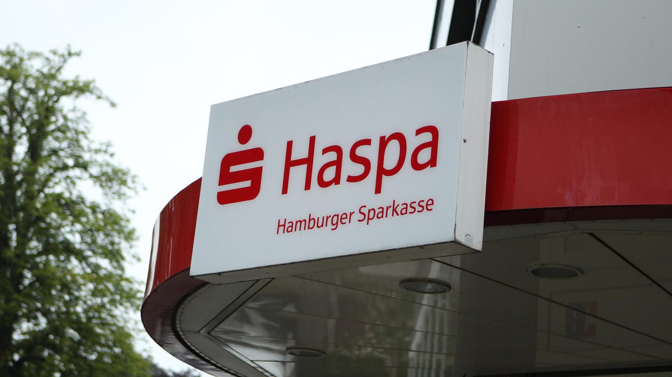 Filiale der Hamburger Sparkasse: In einer Filiale in Hamburg-Altona wurde eingebrochen.