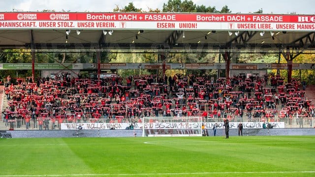 4500 Union-Fans durften in das Stadion An der Alten Försterei. 4500 Union-Fans durften in das Stadion An der Alten Försterei.