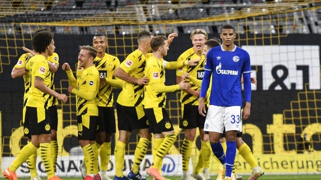 Jubel beim BVB, Frust bei Schalke nach dem Revierderby in Dortmund. Jubel beim BVB, Frust bei Schalke nach dem Revierderby in Dortmund.