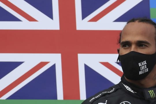 Lässt seine Zukunft weiter offen: Mercedes-Pilot Lewis Hamilton.