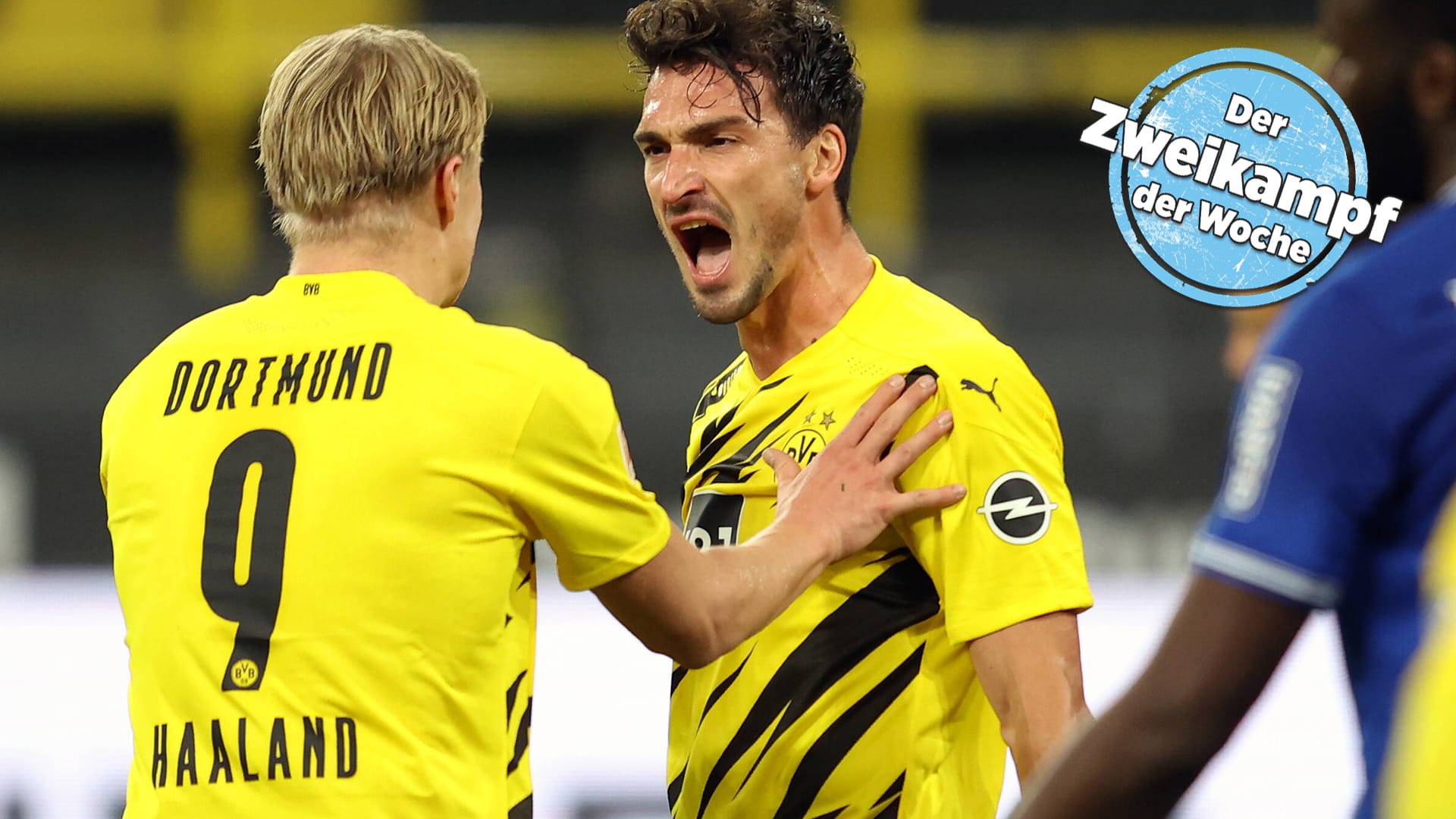 Erling Haaland (l.) und Mats Hummels nach dessen Tor zum 3:0 gegen Schalke.