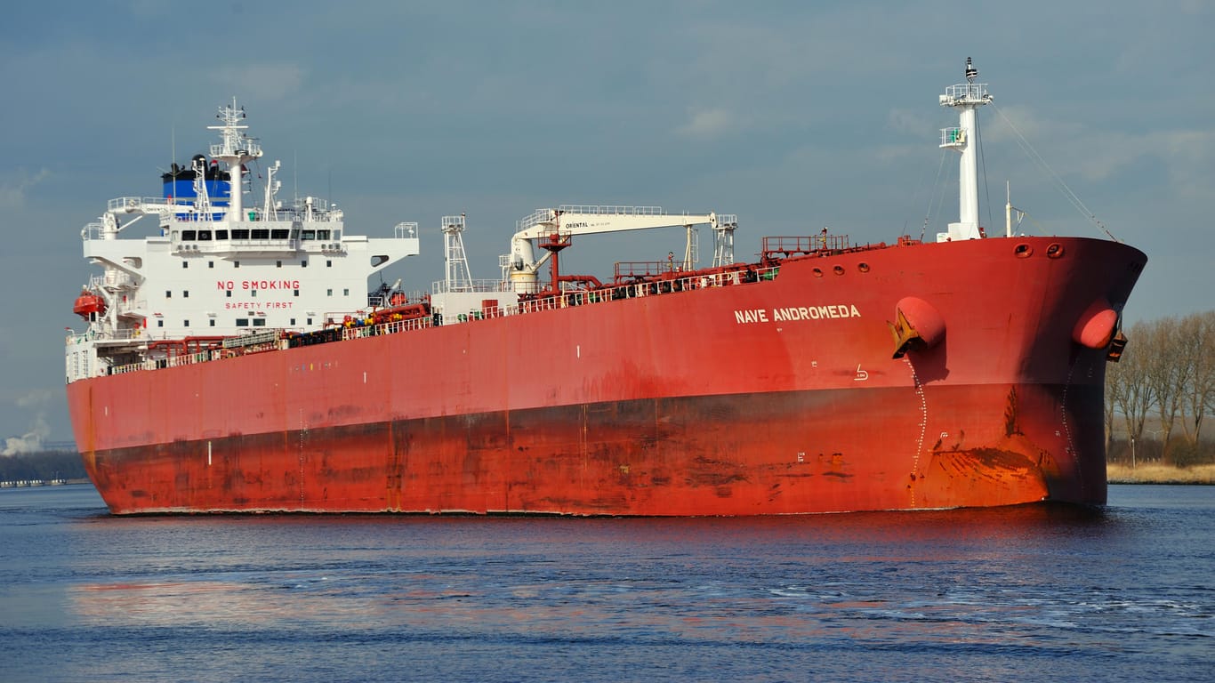 Noordzeekanaal: Der Tanker "Nave Andromeda".