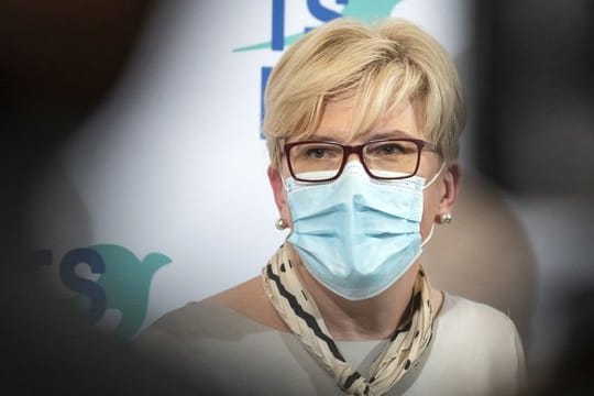 Ingrida Simonyte, Spitzenkandidatin der Vaterlandsunion, spricht mit Journalisten.