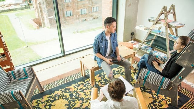 Von lockerer Loftatmosphäre bis zur Business-Lounge: Coworking Spaces unterscheiden sich zum Teil deutlich.