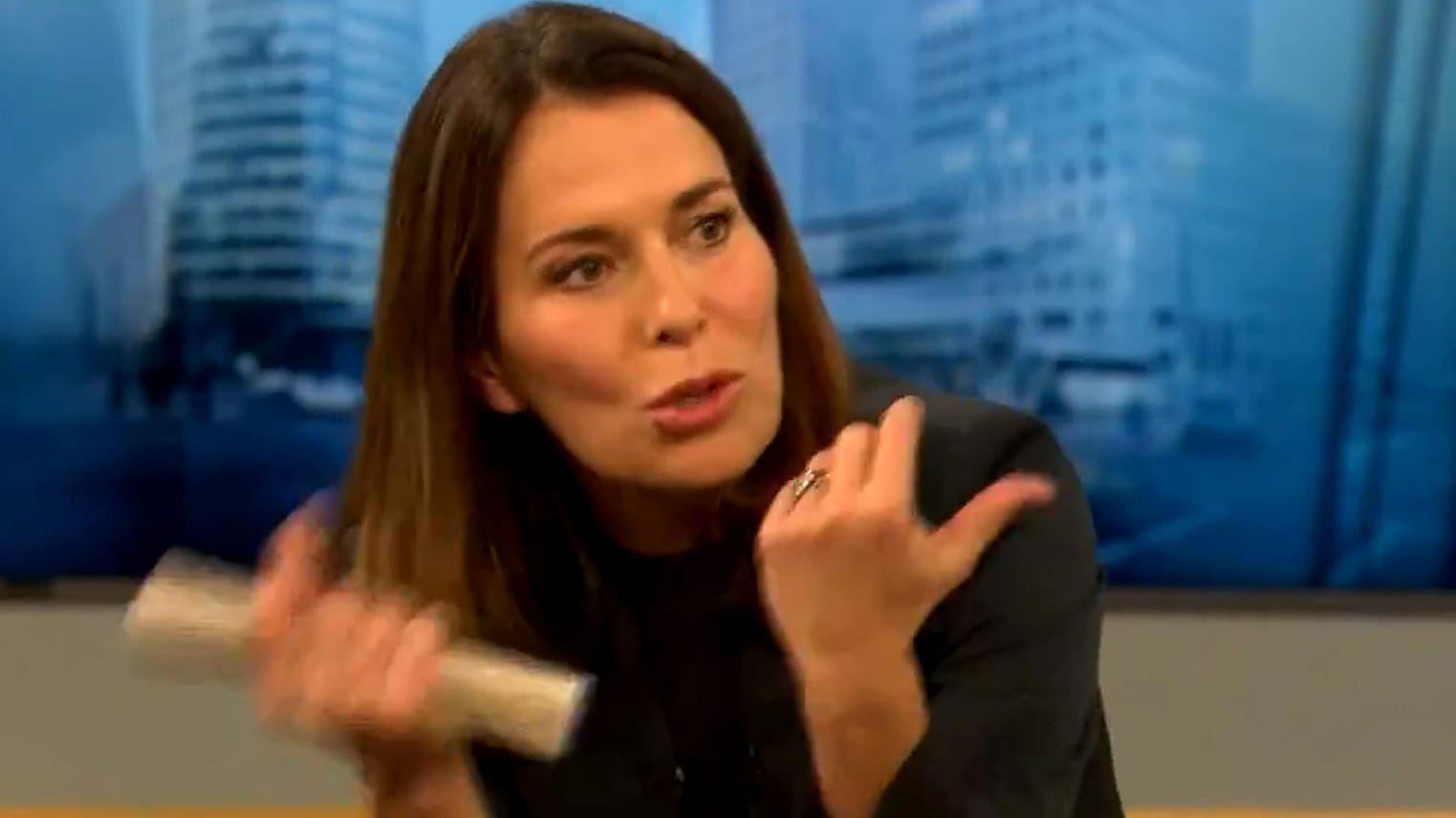 Moderatorin Anne Will im Studio: In ihrer Sendung drehte sich alles um die zweite Welle der Corona-Pandemie. Moderatorin Anne Will im Studio: In ihrer Sendung drehte sich alles um die zweite Welle der Corona-Pandemie.