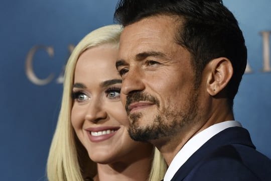 Orlando Bloom har Katy Perry einen Videogruß von Borat zum Geburtstag geschenkt.