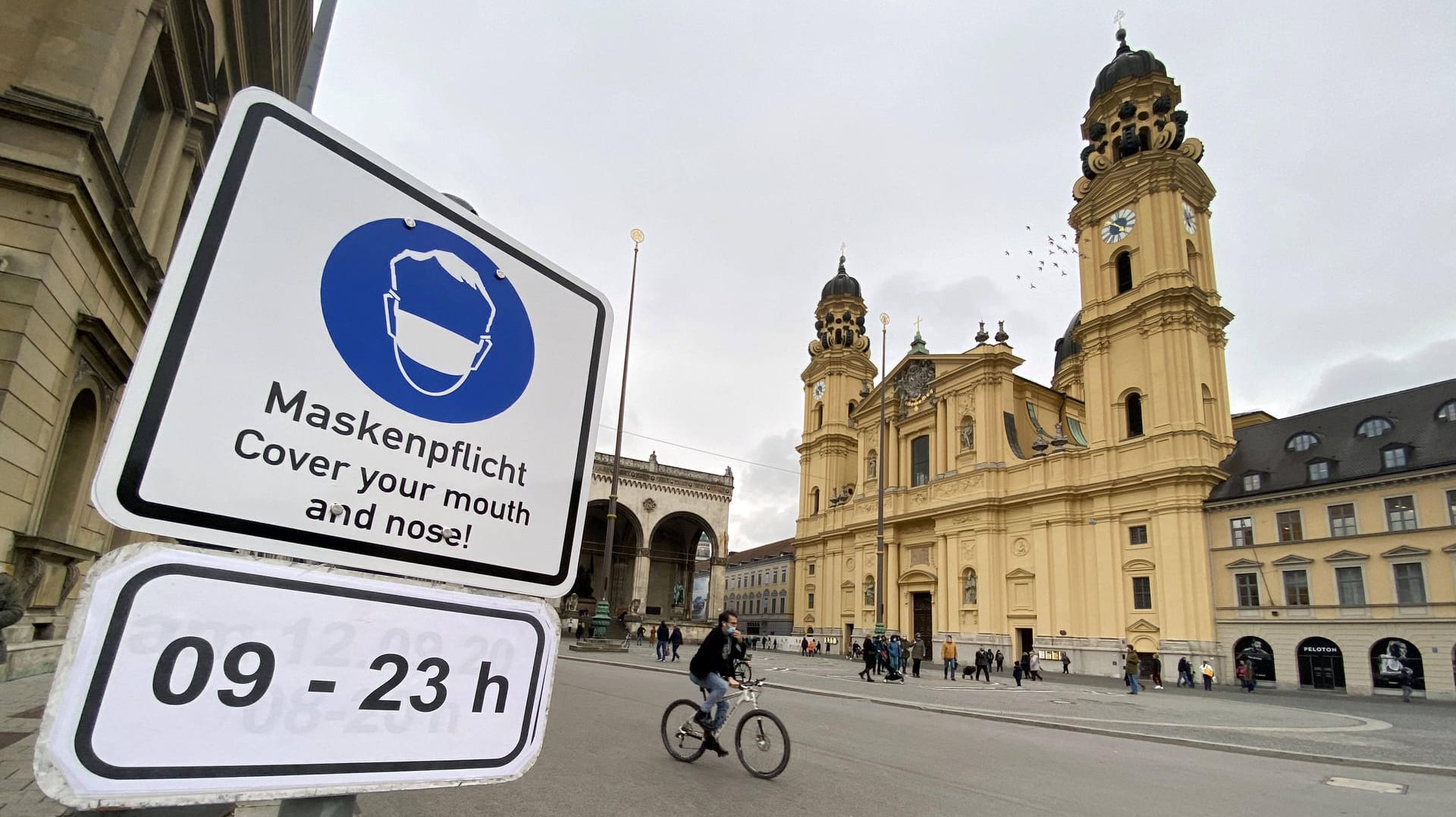 Leerer Odeonsplatz in München: Die Maskenpflicht in den Fussgängerzonen der bayerischen Metropole gilt seit Mitte Oktober.