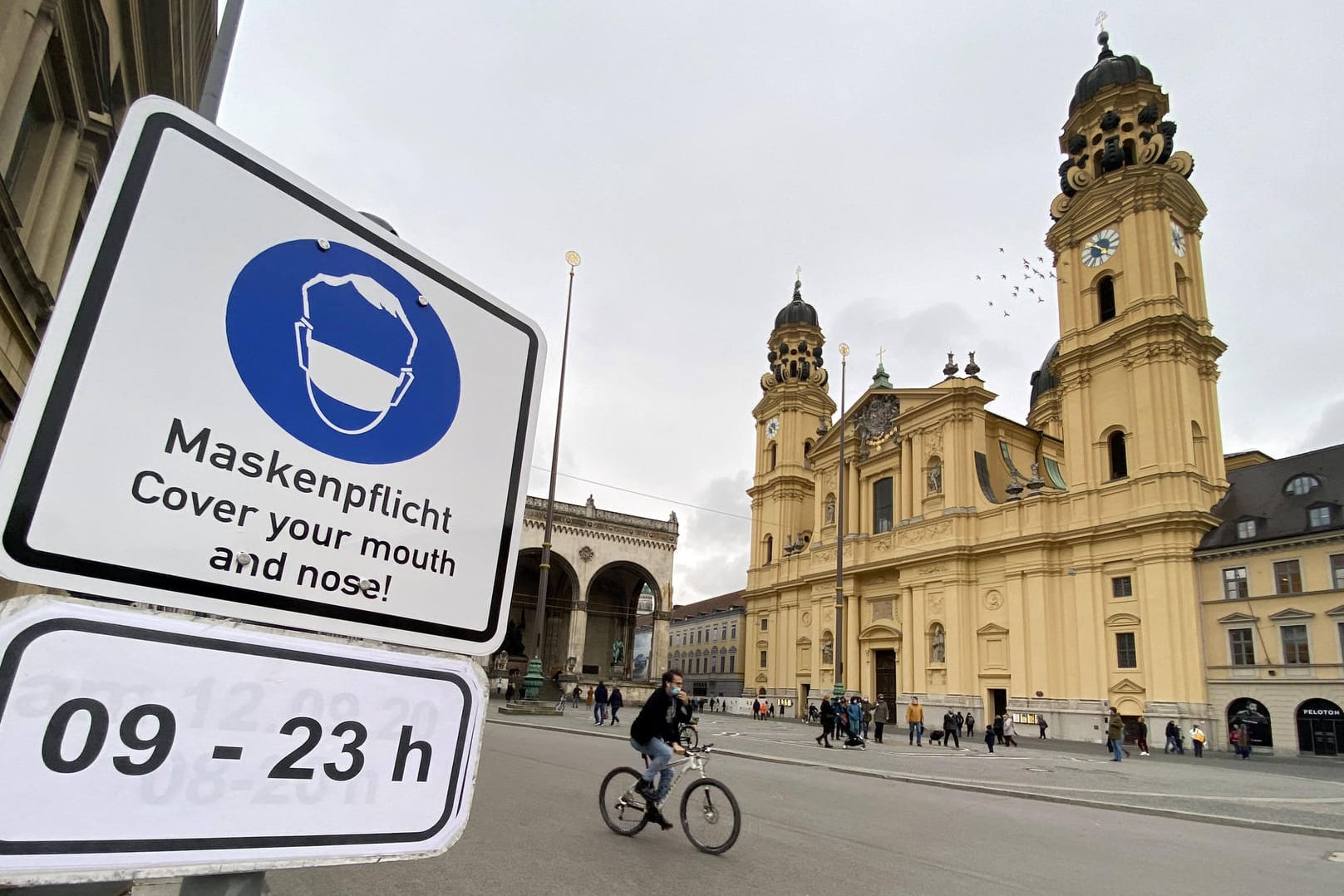 Leerer Odeonsplatz in München: Die Maskenpflicht in den Fussgängerzonen der bayerischen Metropole gilt seit Mitte Oktober.