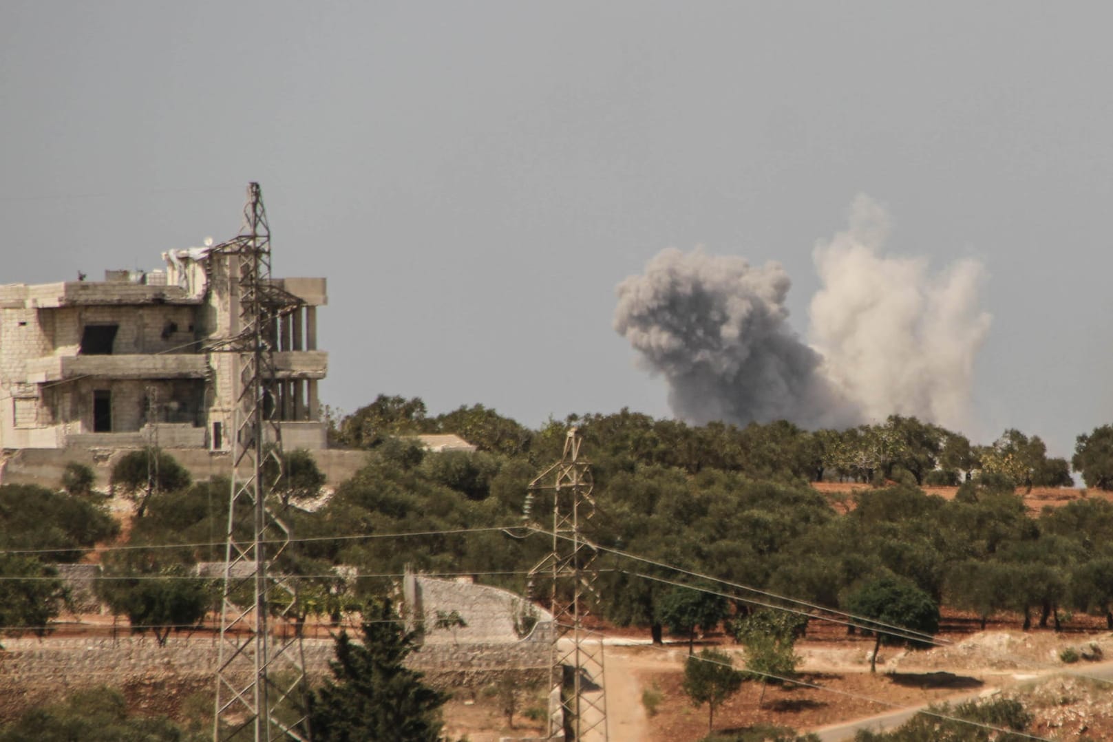 Syrien: Nach den Luftangriffen steigt die Zahl der Todesopfer weiter.