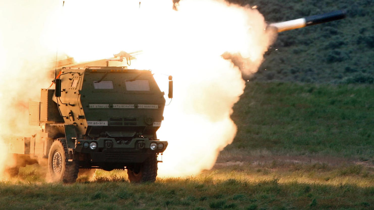 Mobiler Raketenwerfer HIMARS des Rüstungskonzerns Lockheed Martin: Wegen Waffenlieferungen an Taiwan kündigt China Sanktionen gegen die Firma an. Mobiler Raketenwerfer HIMARS des Rüstungskonzerns Lockheed Martin: Wegen Waffenlieferungen an Taiwan kündigt China Sanktionen gegen die Firma an.