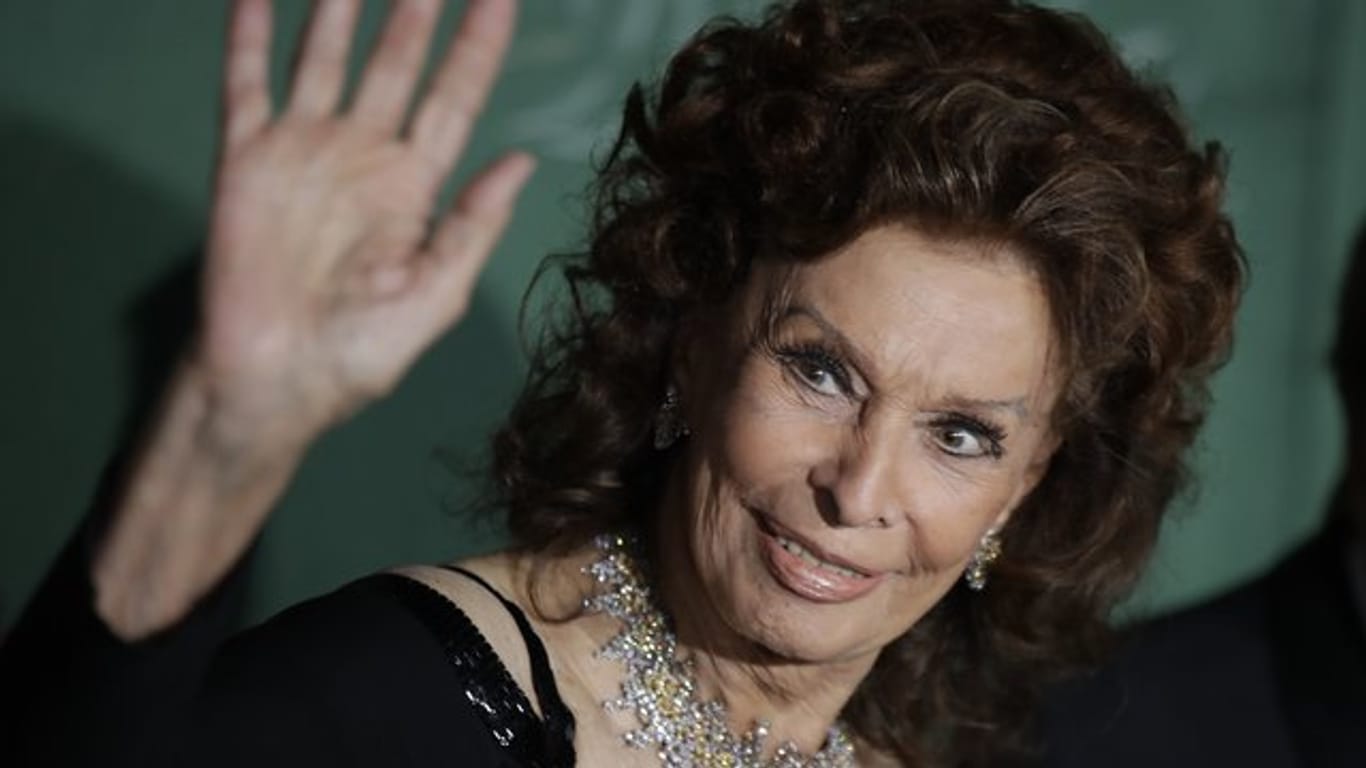 Sophia Loren bei ihrer Ankunft zur Verleihung der "Green Carpet Fashion Awards".