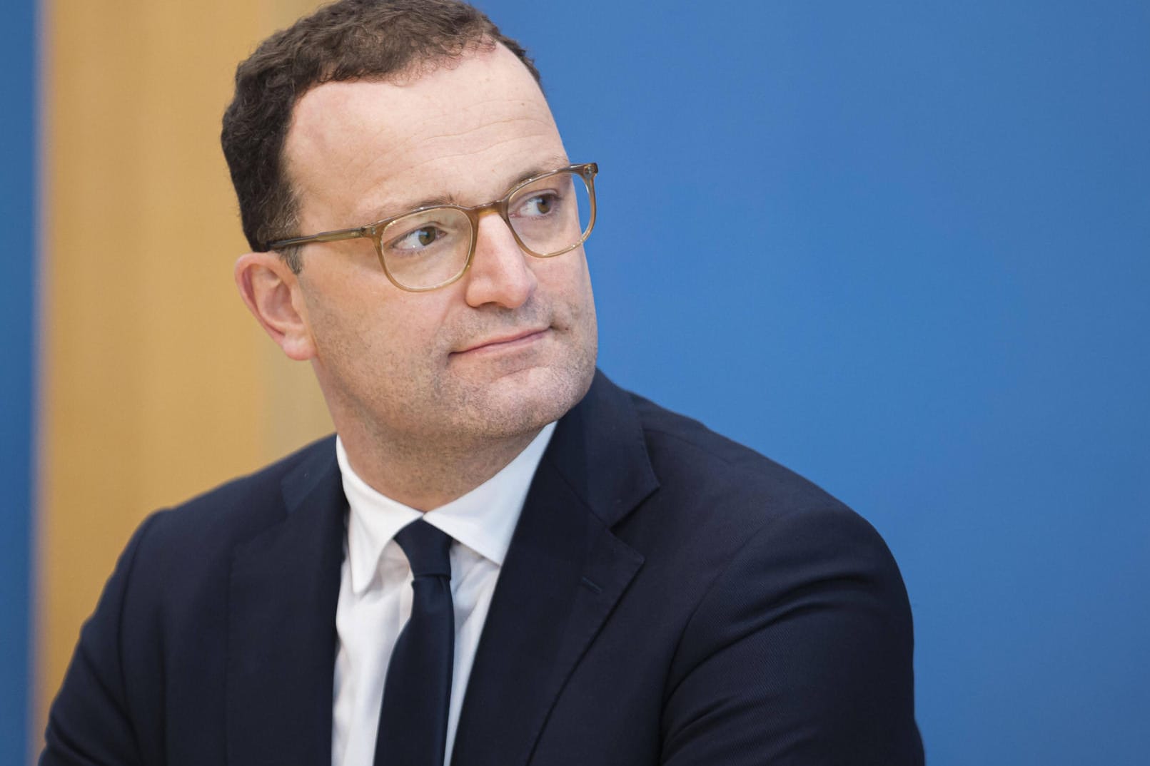 Jens Spahn: Der Bundesgesundheitsminister ist mit dem Coronavirus infiziert und hat Symptome.