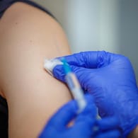 Grippeimpfung: Besonders Risikopatienten sollten sich in der Corona-Pandemie gegen Grippe impfen lassen.