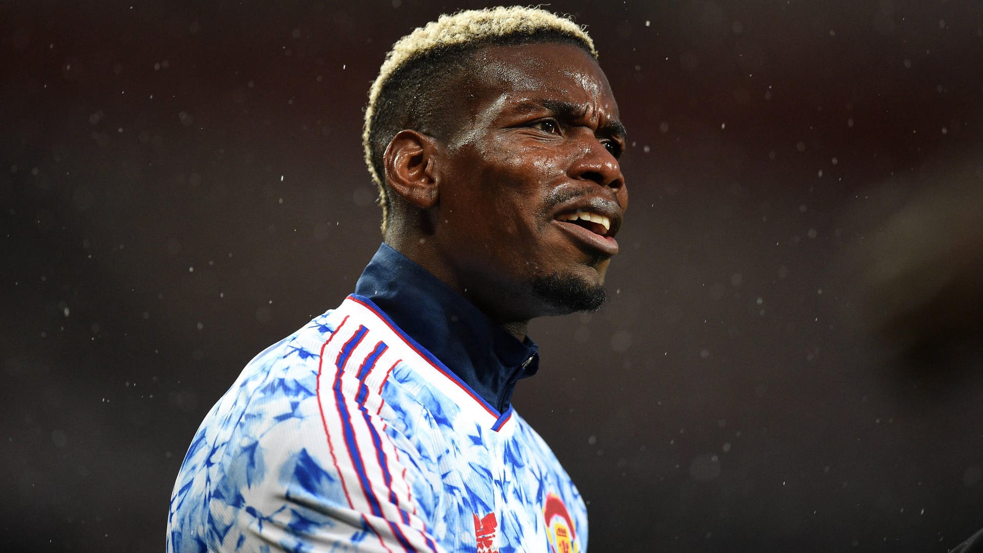 Verärgert: Manchester Uniteds Paul Pogba reagiert auf einen Medienbericht. Verärgert: Manchester Uniteds Paul Pogba reagiert auf einen Medienbericht.