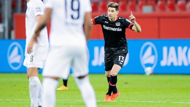 Lucas Alario war mit zwei Toren Leverkusens Matchwinner beim Sieg gegen Augsburg. Lucas Alario war mit zwei Toren Leverkusens Matchwinner beim Sieg gegen Augsburg.
